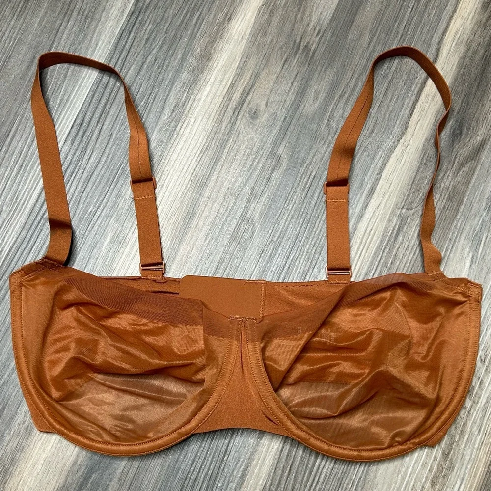 NWOT SKIMS No Show Molded Unlined Balconette - Picture 3 of 13
